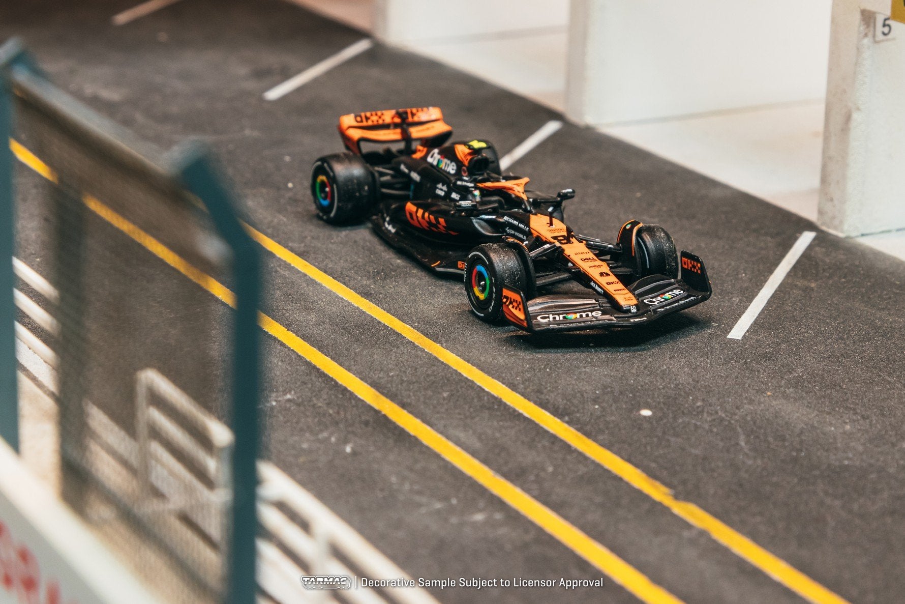 (Pre-order) Tarmac Works McLaren MCL60 Japanese Grand Prix 2023 Oscar Piastri