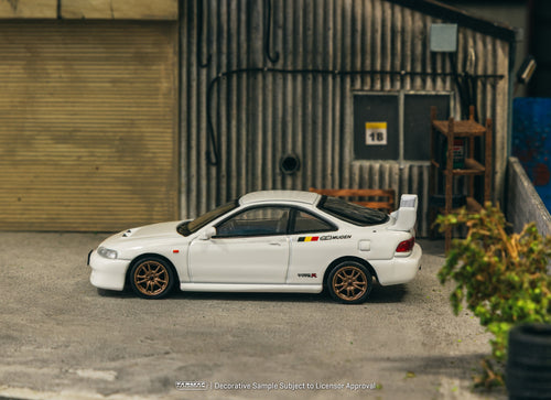 Load image into Gallery viewer, Tarmac Works 1/64 Honda Integra TYPE R DC2 MUGEN Championship White
