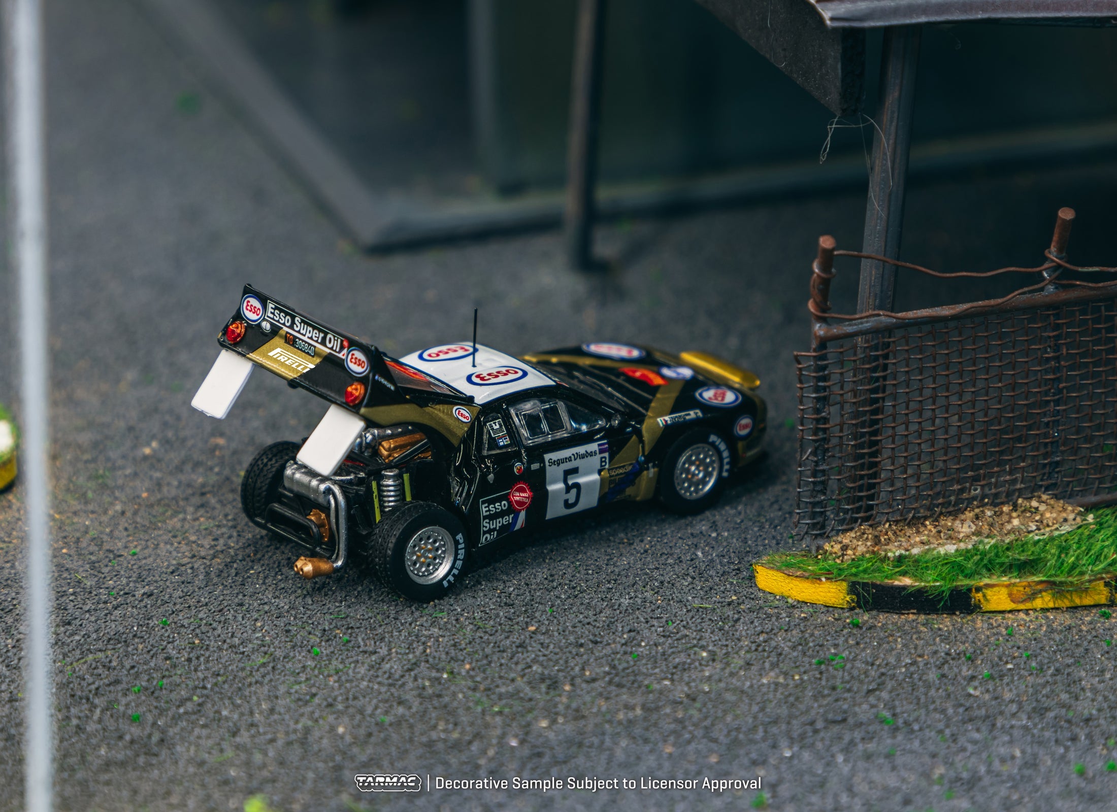 Tarmac Works 1/64 Lancia 037 Rally Rally Catalunya 1985 Diecast Car