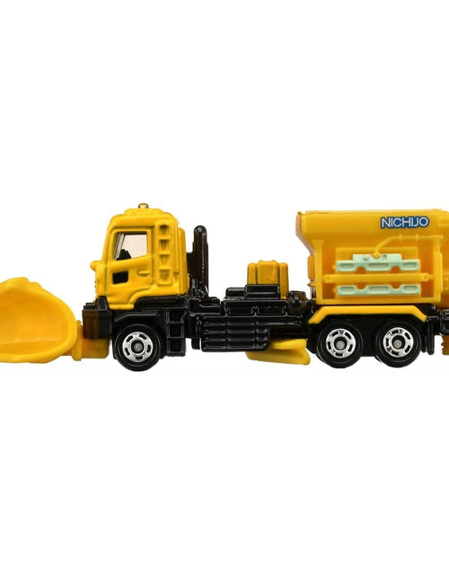 Load image into Gallery viewer, Takara Tomy Tomica #39 1/120 Deicing Material Spreader NWS60BC5 model car
