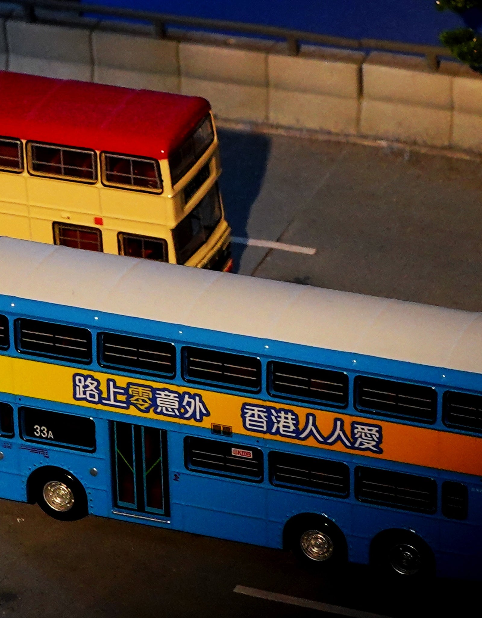 Tiny City Die-cast Model Car - KMB DENNIS Dragon 11m Zero Accidents (33A)