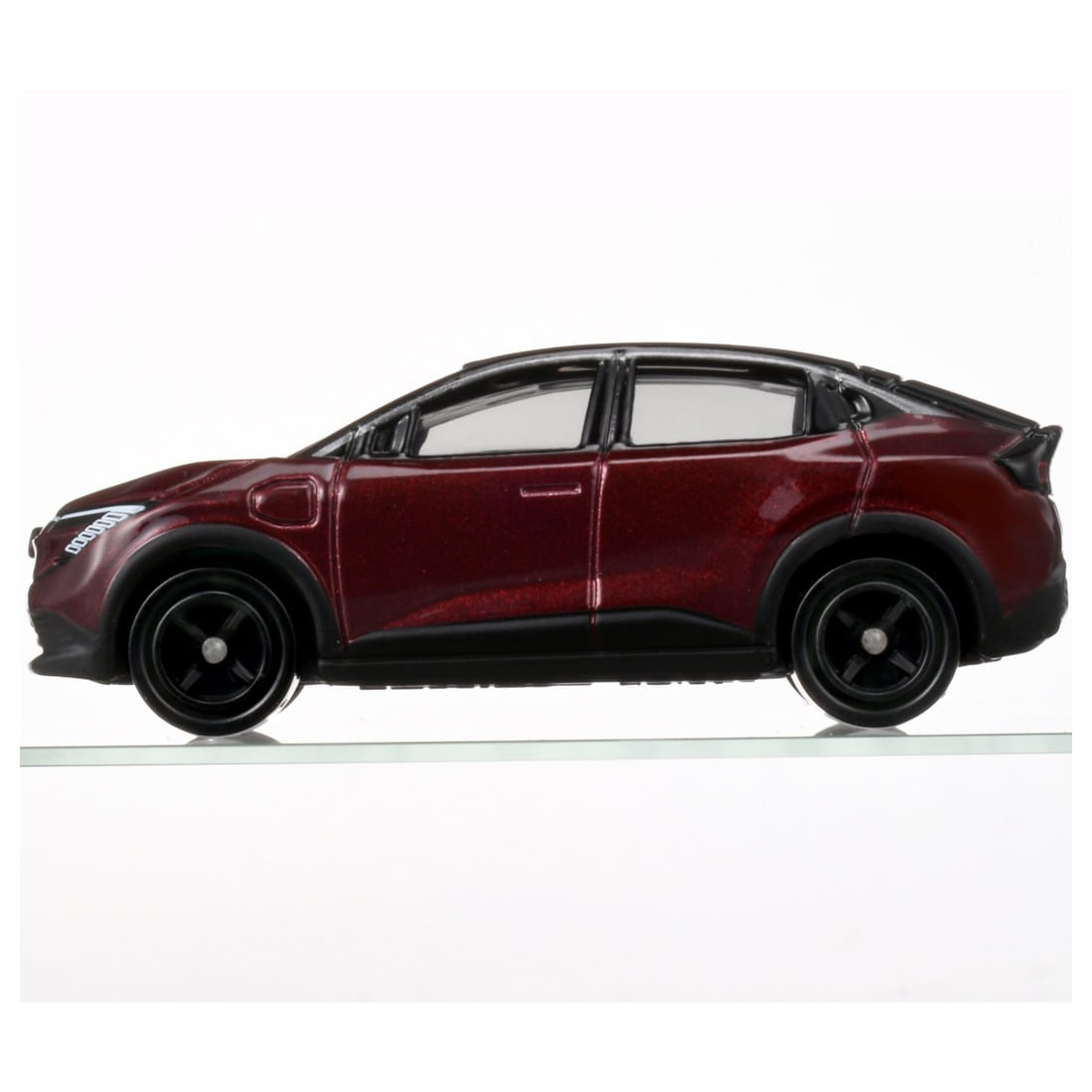 Takara Tomy Tomica Die-cast Car Scale 1/63 - NO.021 Nissan Leaf (1st)