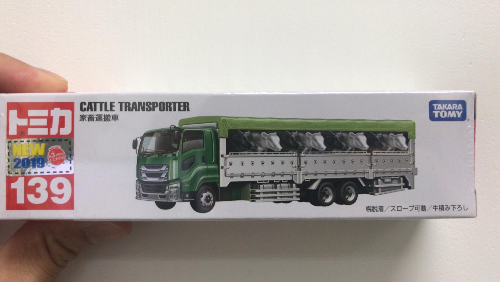 Takara Tomy TOMICA No.139 Long Cattle Transporter vehicle with Cows Japan