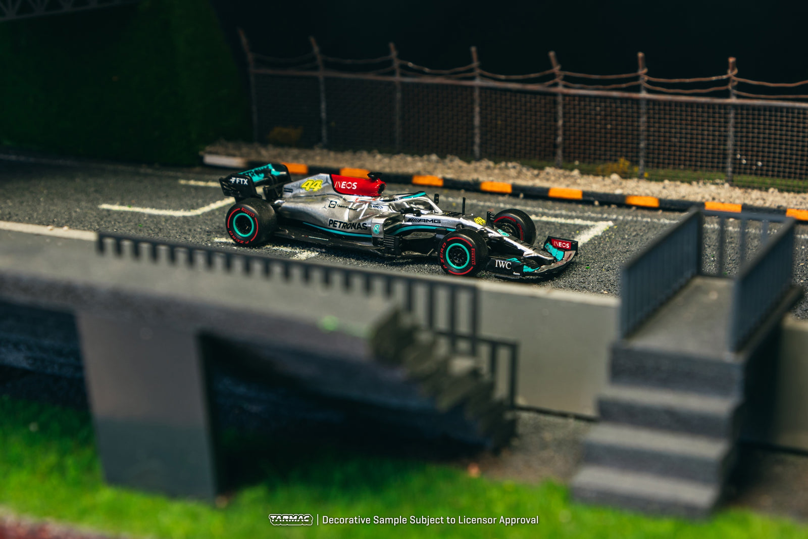 Tarmac Works 1/64 Mercedes-AMG F1 W12 E Performance  Las Vegas Grand