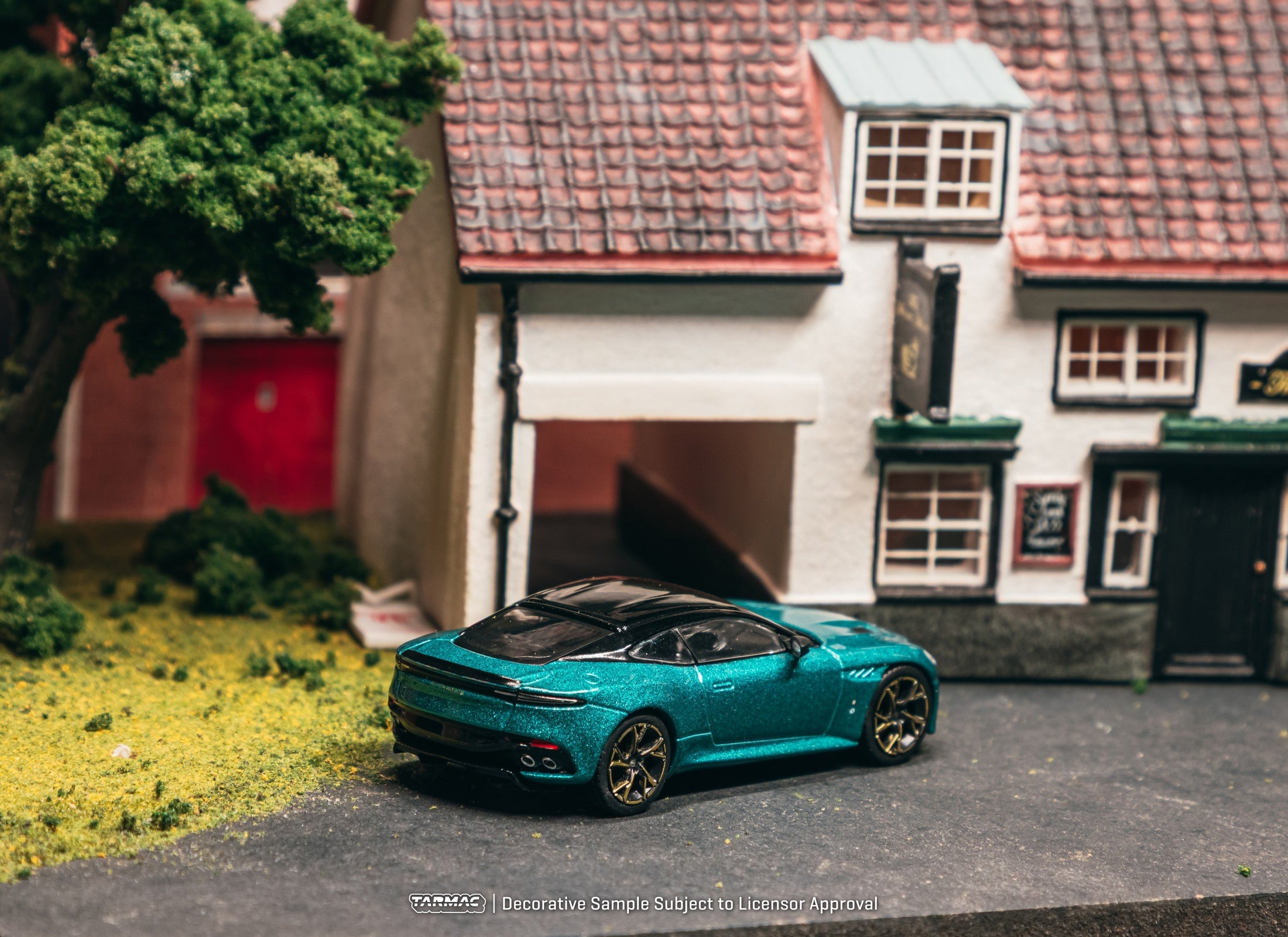 (Pre-order) Tarmac Works 1/64 Aston Martin DBS Superleggera Green Diecast Model