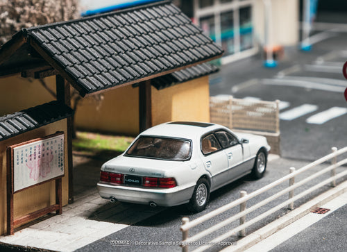 Load image into Gallery viewer, (Pre-order) Tarmac Works 1/64 Lexus LS400 (UCF10) Pearl White Diecast Model Car
