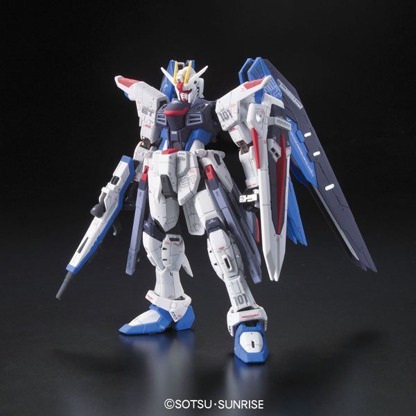 Bandai RG 1/144 ZGMF-X10A Freedom Gundam (Gundam Model Kits)