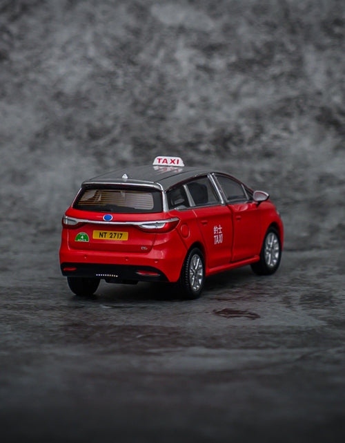 Load image into Gallery viewer, Tiny City PTV21 Die-cast Model Car - e6 Electric Taxi (Urban) Hong Kong
