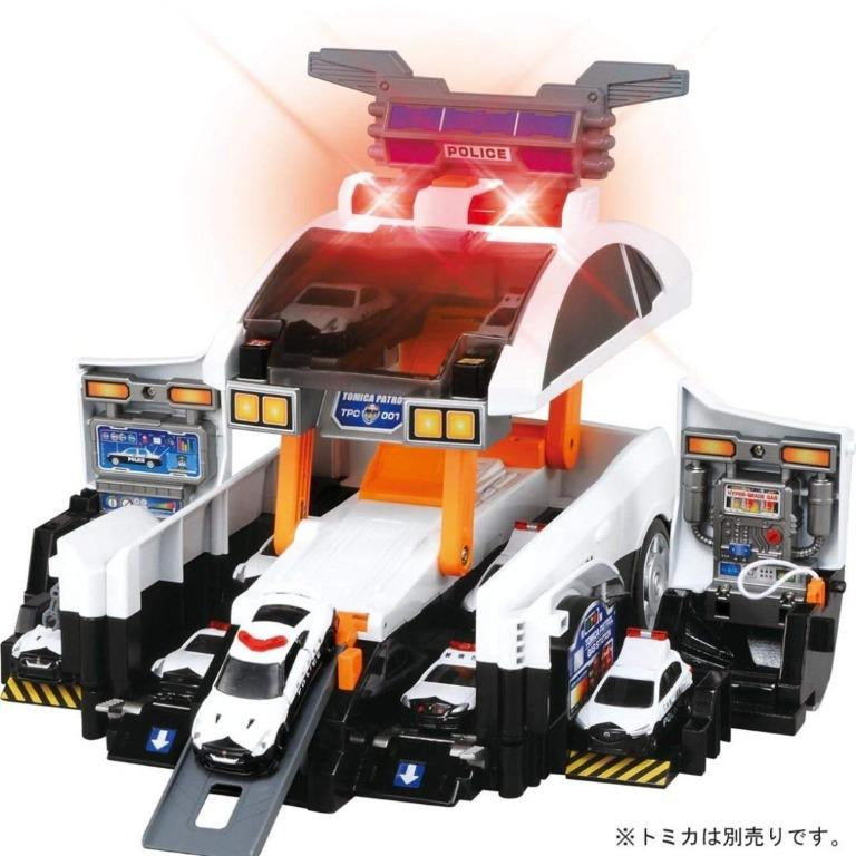 Takara Tomy Tomica World Transform Dispatch! Scramble Big Patrol police car