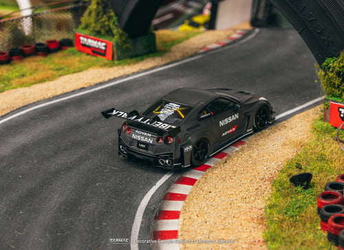 Load image into Gallery viewer, Tarmac Works 1/43 LB-Silhouette WORKS GT NISSAN 35GT-RR Model Car
