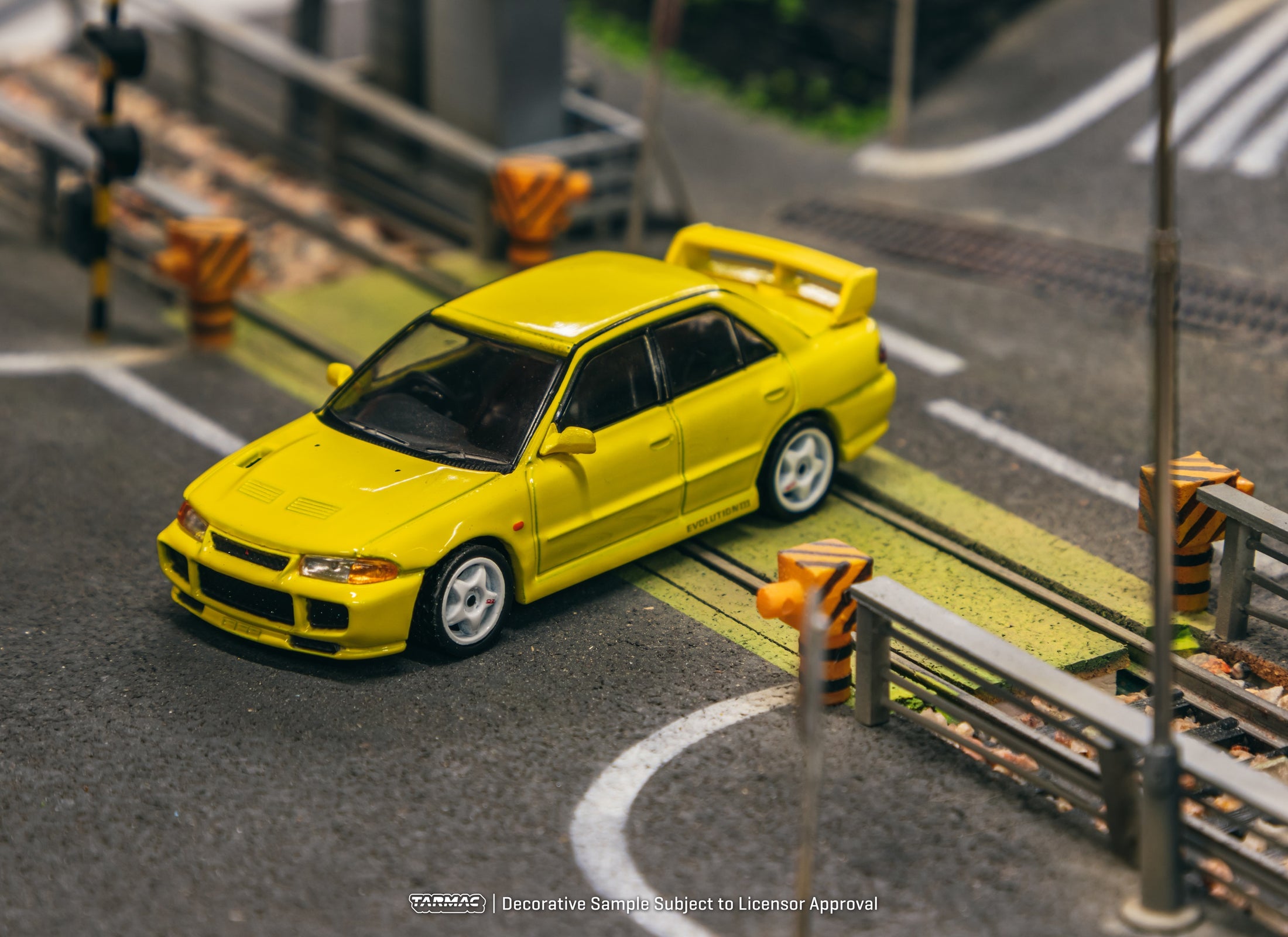 Tarmac Works 1/64 Mitsubishi Lancer GSR Evolution III Yellow Model