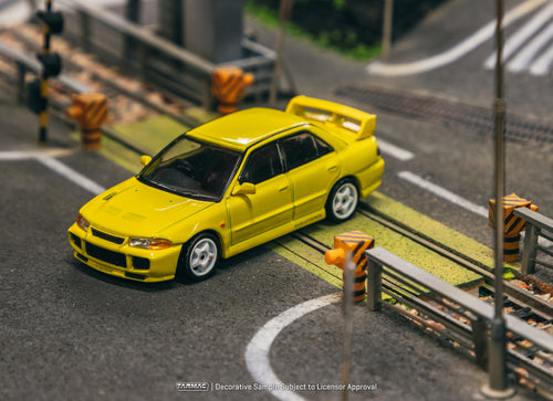 Load image into Gallery viewer, Tarmac Works 1/64 Mitsubishi Lancer GSR Evolution III Yellow Model
