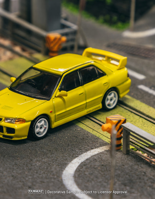Load image into Gallery viewer, Tarmac Works 1/64 Mitsubishi Lancer GSR Evolution III Yellow Model
