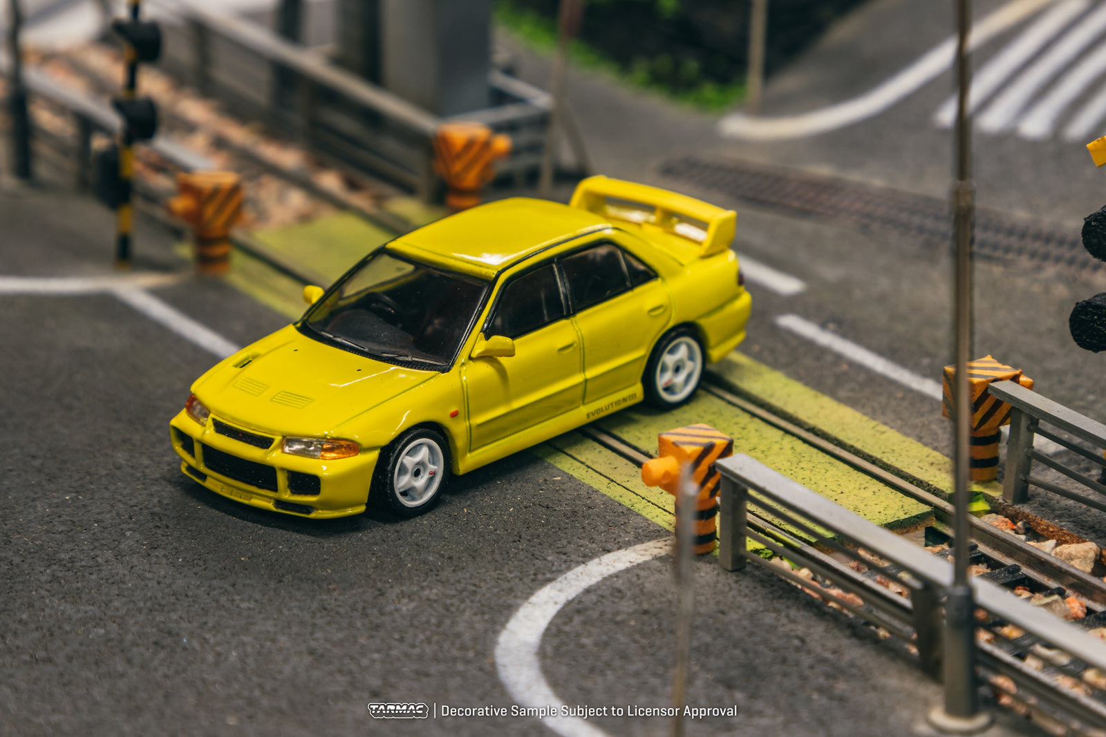Tarmac Works 1/64 Mitsubishi Lancer GSR Evolution III Yellow Model