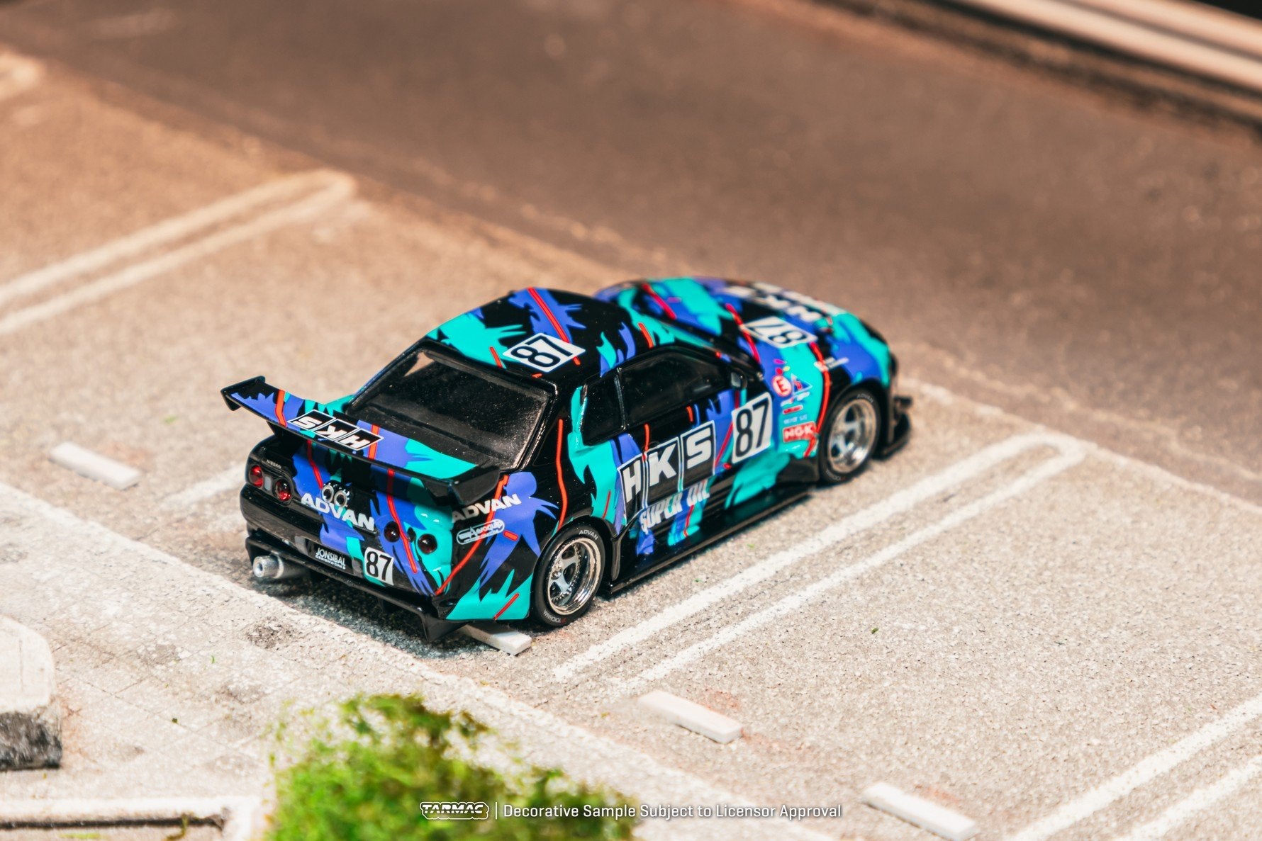 Tarmac Works 1:64 Nissan Skyline (R32) Widebody HKS Model Car