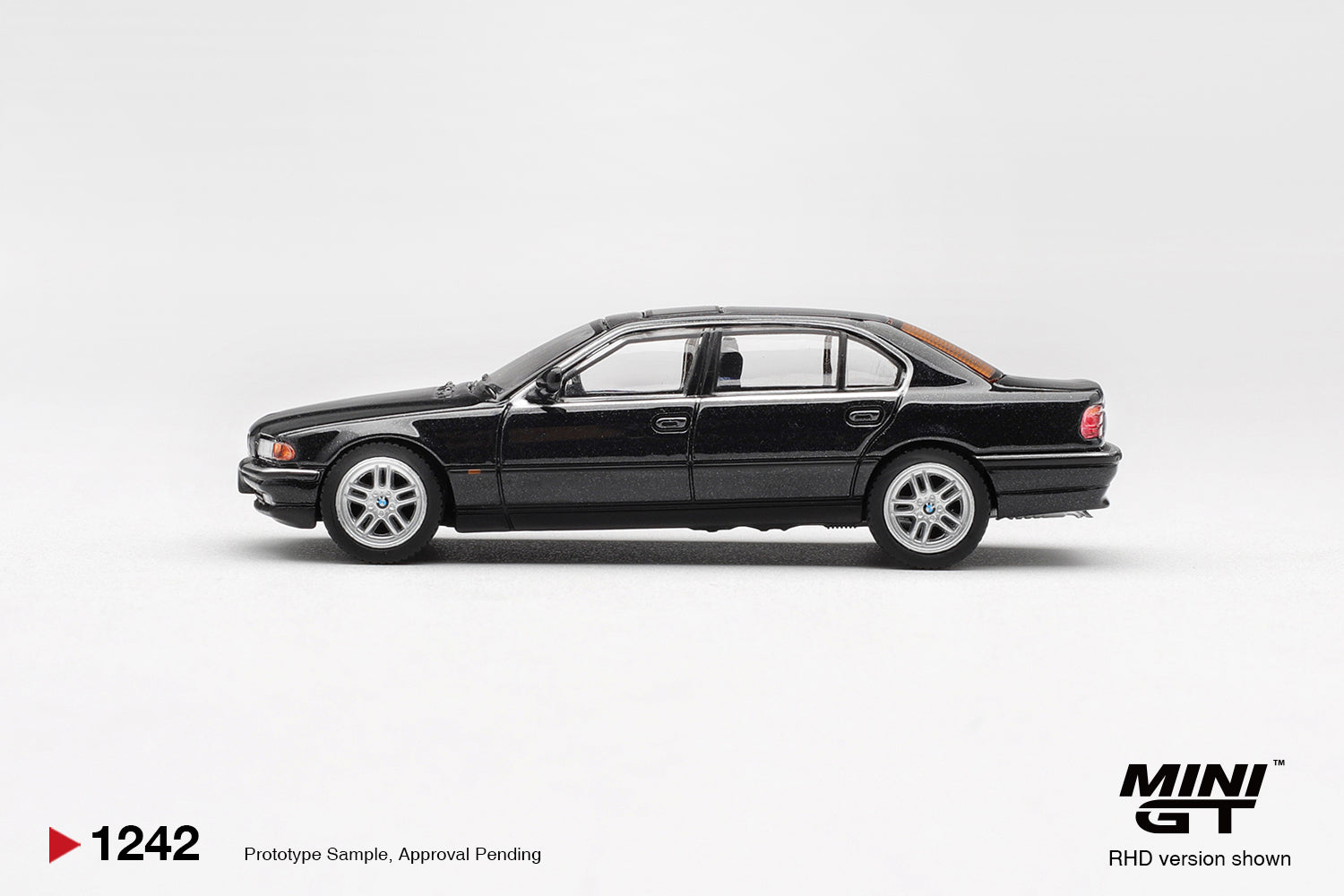 (Pre-order) Mini GT #1242 BMW 750IL Black Sapphire RHD Diecast Model Car