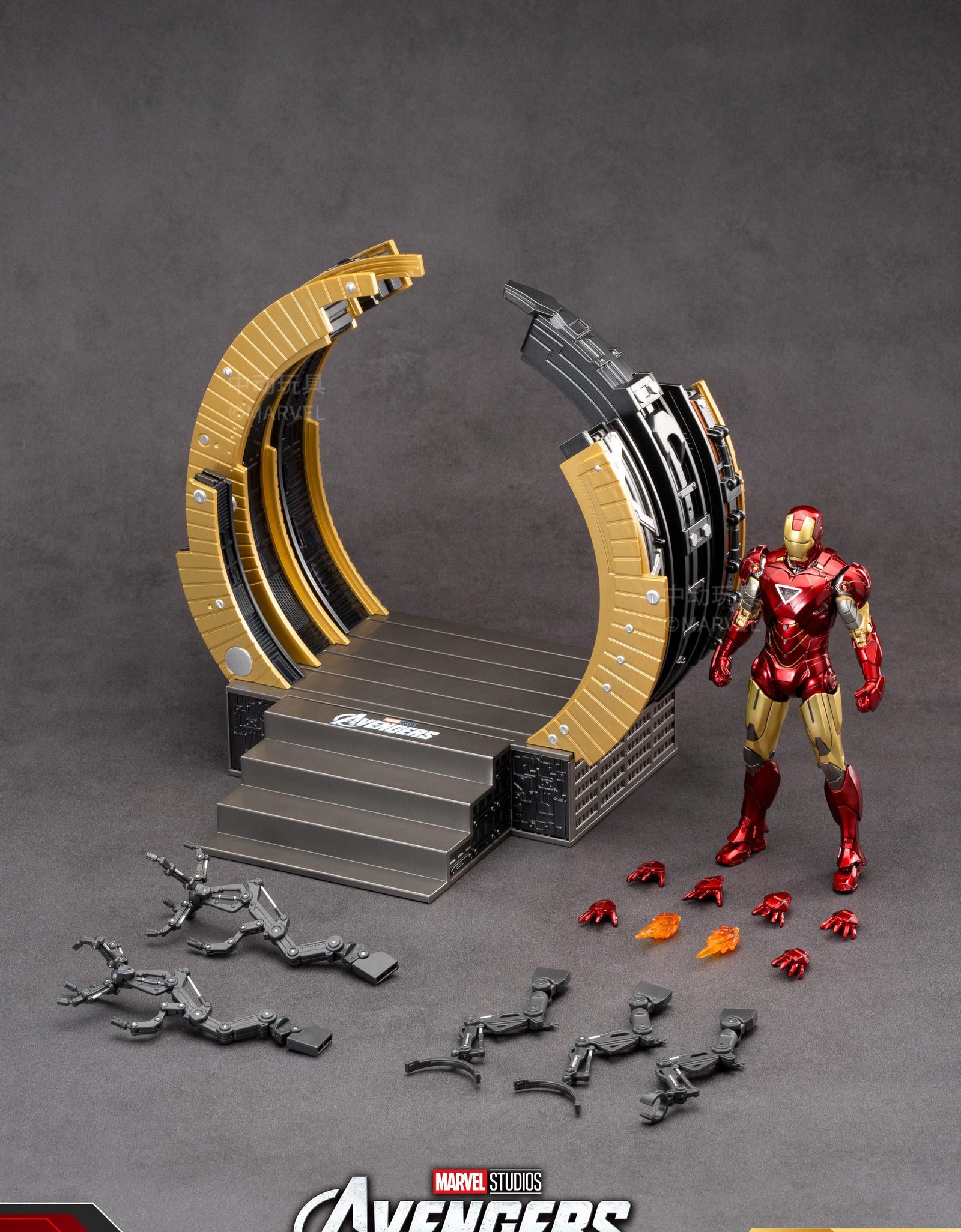 ZD Toys Marvel Avengers 1/10 MK6 With Suit-up Gantry Action Figure Set