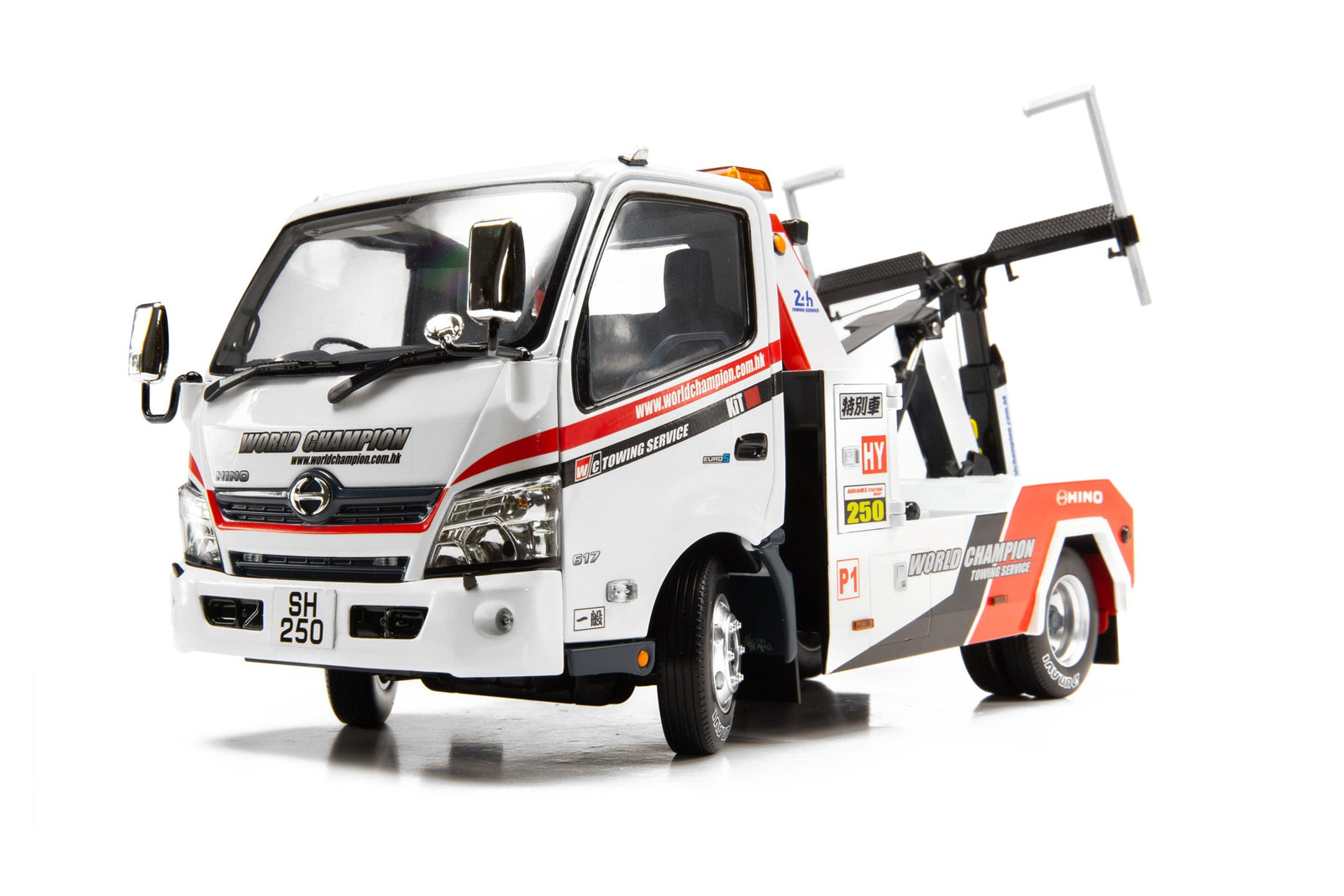 TINY City Hong Kong Hino 300 World Champion Tow Truck Scale 1/18 Model Car