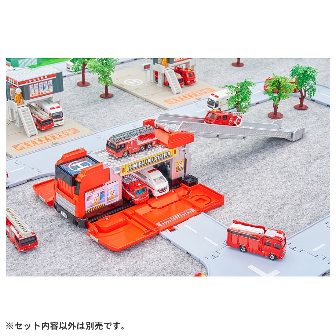 Takara Tomy TOMICA World TOMICA Vehicle Town Transforming Ladder Fire Truck