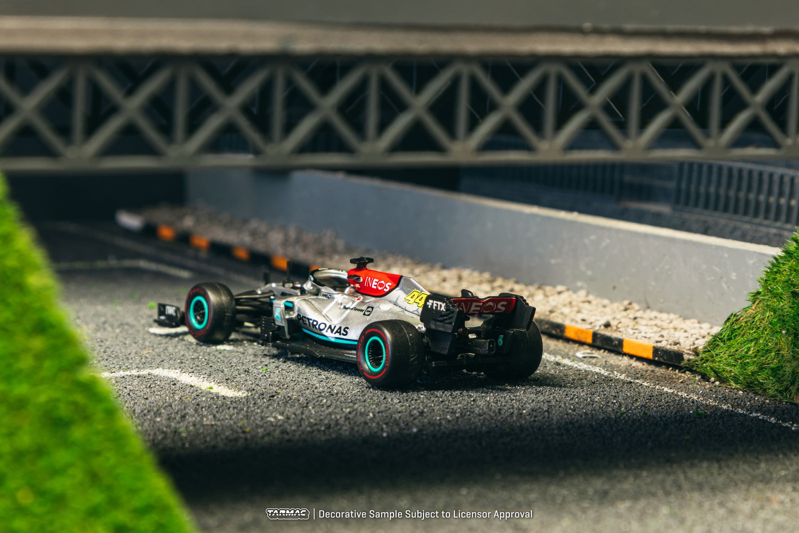 Tarmac Works 1/64 Mercedes-AMG F1 W12 E Performance  Las Vegas Grand