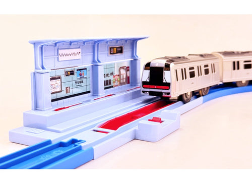 Load image into Gallery viewer, Takara Tomy Plarail Hong Kong MTR Passenger Train Island Line M Set
