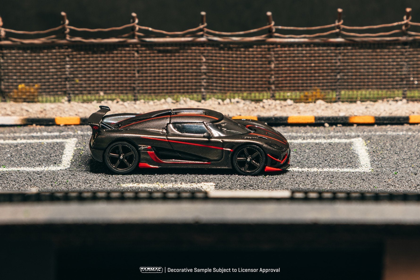 Tarmac Works 1/64 Koenigsegg Agera RS  Black Carbon Fiber / Red Accents