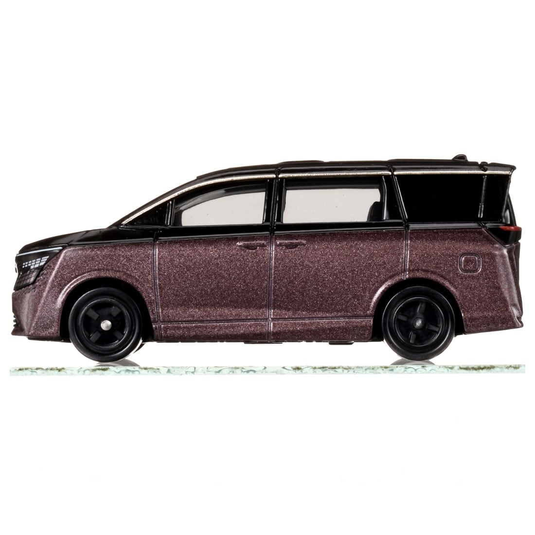 Takara Tomy Tomica No. 93 1/65 Nissan Elgrand (1st) Diecast Model Car