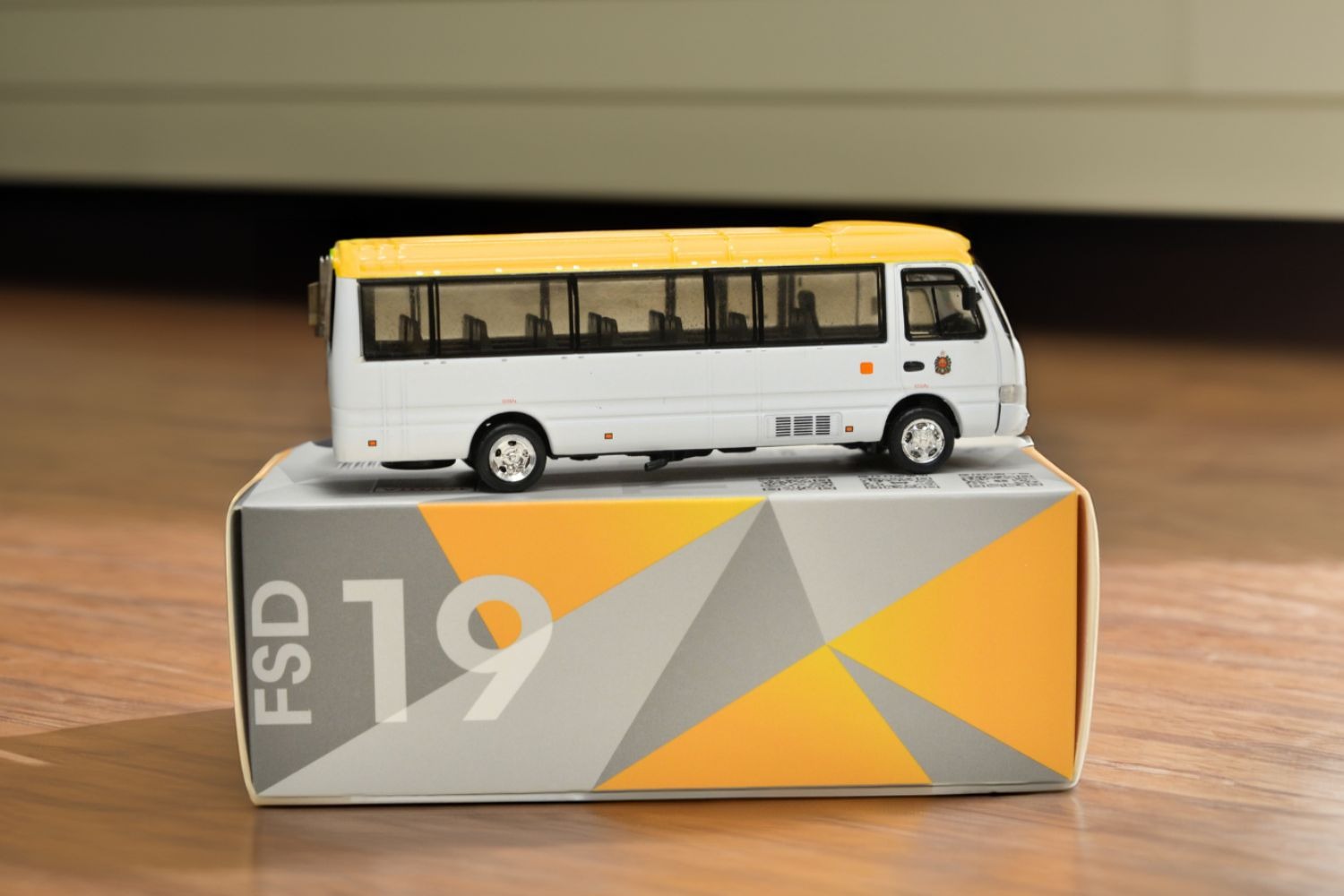 Tiny City FSD19 1/76 Die-cast Model Car - Toyota Coaster B59 HKFSD (F892)
