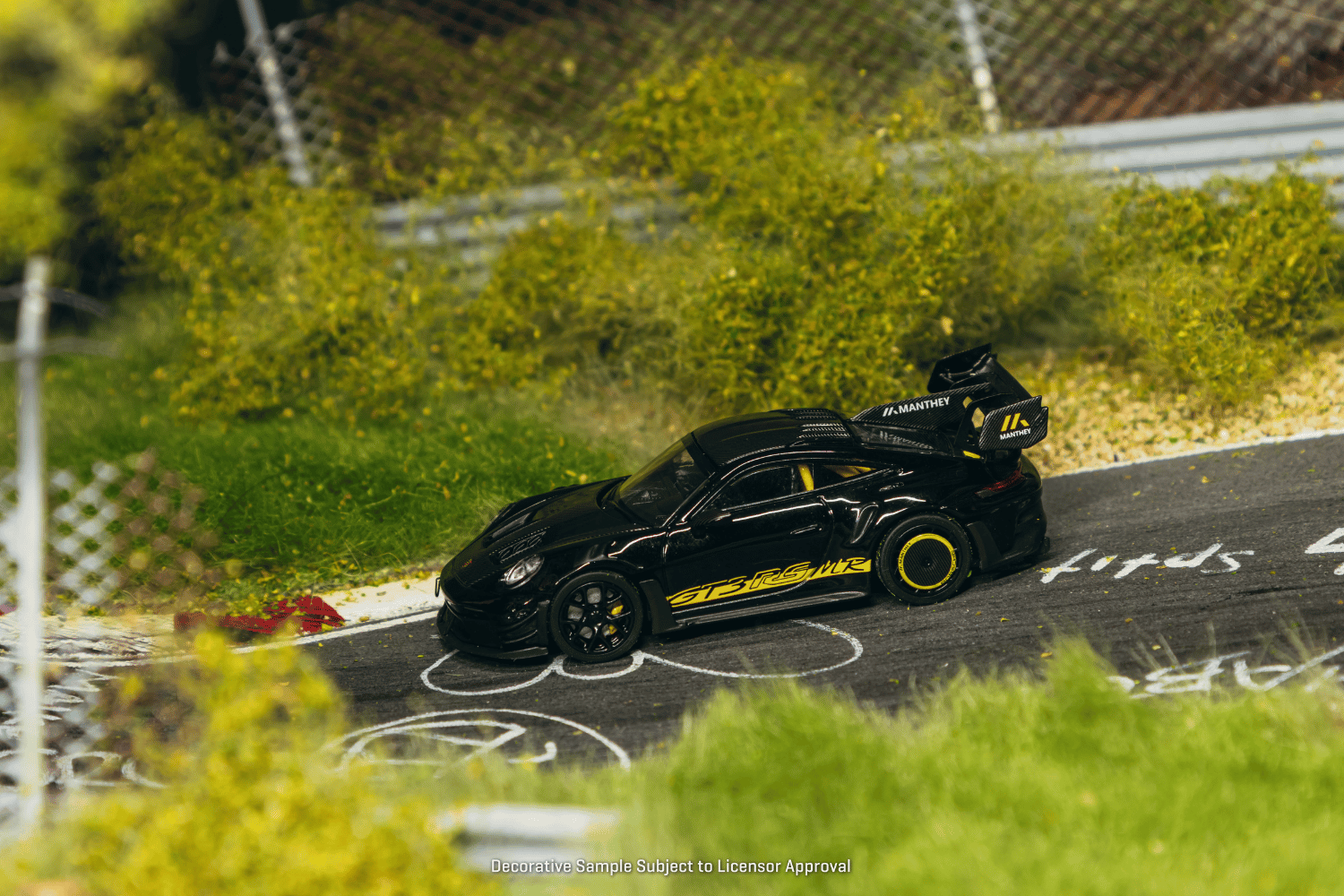 (Pre-order) Tarmac Works 1/64 Porsche GT3RS 992.1 MR Black Yellow Tarmac Special